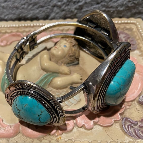 Turquoise 3-stone hinge bracelet - Picture 3 of 3